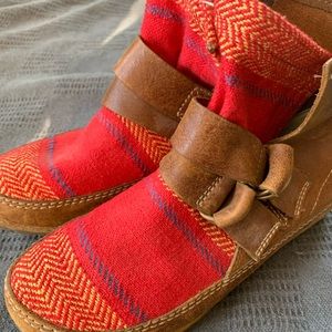 Red Sorel Yaquina Blanket Boots